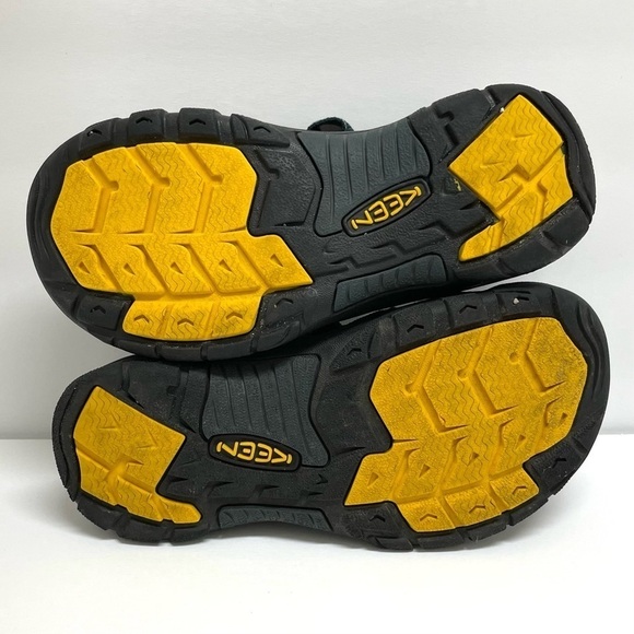 Keen Newport H2 closed toe sandals sz 3 kid’s - Picture 7 of 12